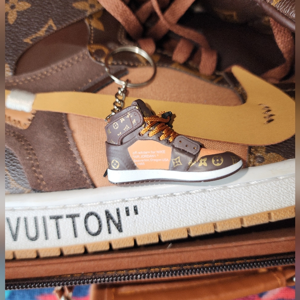 Sneaker Key Chain Or Bag Charm Brown Monogram - Picture 8 of 11